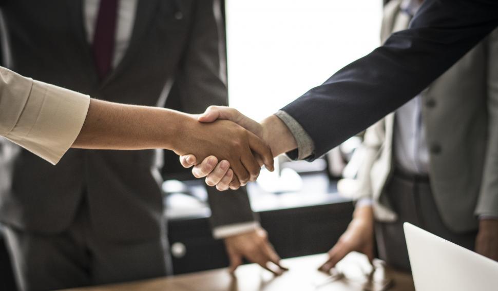 Gli accordi commerciali nel Regno Unito. I principali contratti in una società in Inghilterra