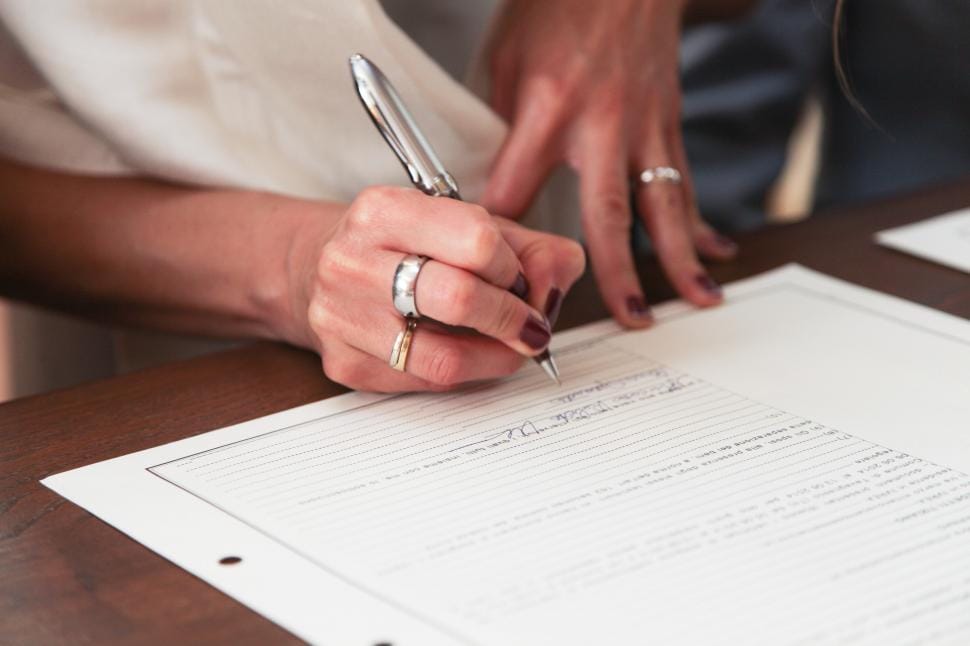 Cosa accade se firmi un contratto sotto minaccia in UK? Quali rimedi e quali tutele